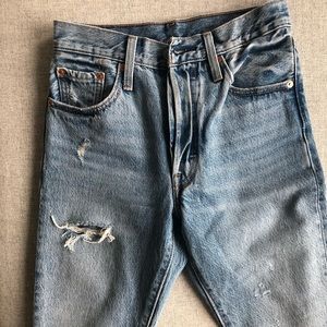 Levi’s 501 Wedgie Fit Distressed Skinny Jeans